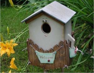 Recycling Wood for Birdhouses Ideas
