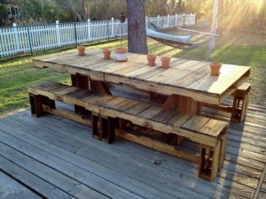 DIY Recycled Wooden Bench Table