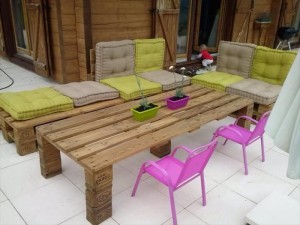 DIY Recycled Wooden Pallet Outdoor Furniture