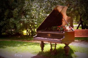 Old Piano Garden Decor