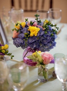 Recycled Glass Vase with Beautiful Flowers for Wedding Decor