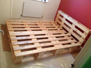 DIY Recycled Pallet Bed Frame