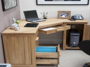 DIY Pallet Computer Desk