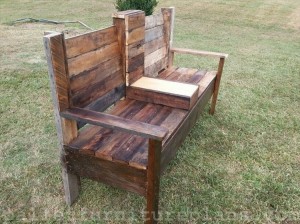 DIY Wooden Pallet Outdoor Bench