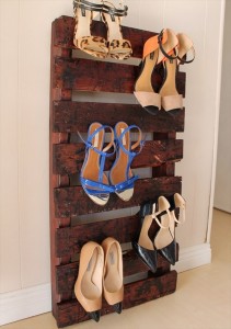 Upcycled Pallet Shoes Rack