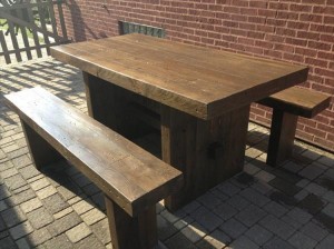 Wooden Pallet Outdoor Dinning Table