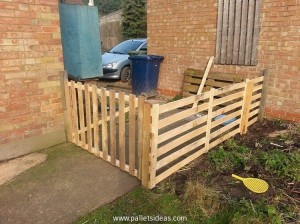 DIY Pallet Fence