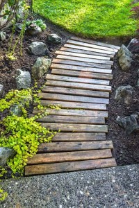 Pallet Garden Walkway