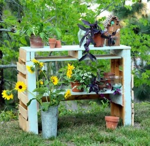 Pallet Potting Bench Idea
