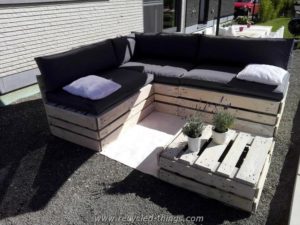 Pallet Corner Sofa with Table