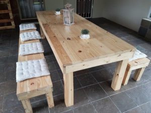 Pallet Dining Table with Stools