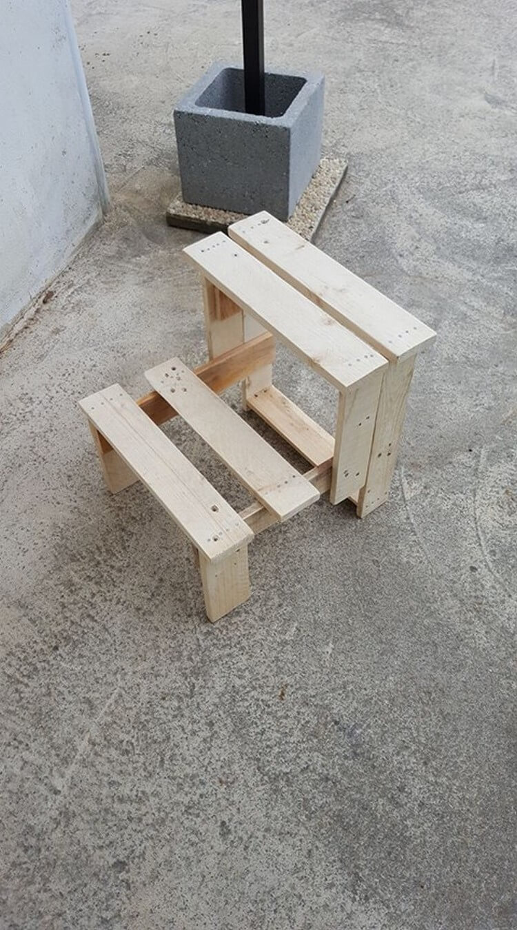 Wood Pallet Stairs