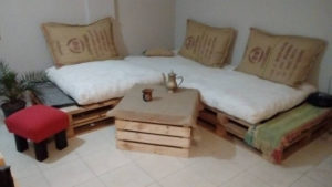 Pallet Daybed or Couch and Table