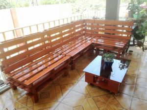 L Shaped Pallet Couch and Table