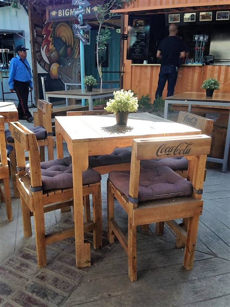 Pallet Table and Chairs Restaurant Furniture