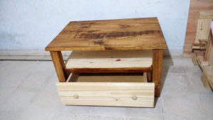 DIY Wooden Pallet Coffee Table