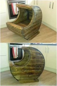 Recycled Pallet Moon Cradle Chair