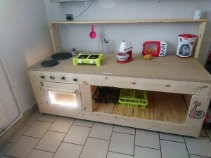 Pallet Kitchen for Kids